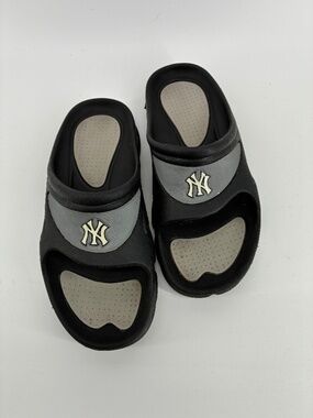Reebok New York Yankees Mens Slides